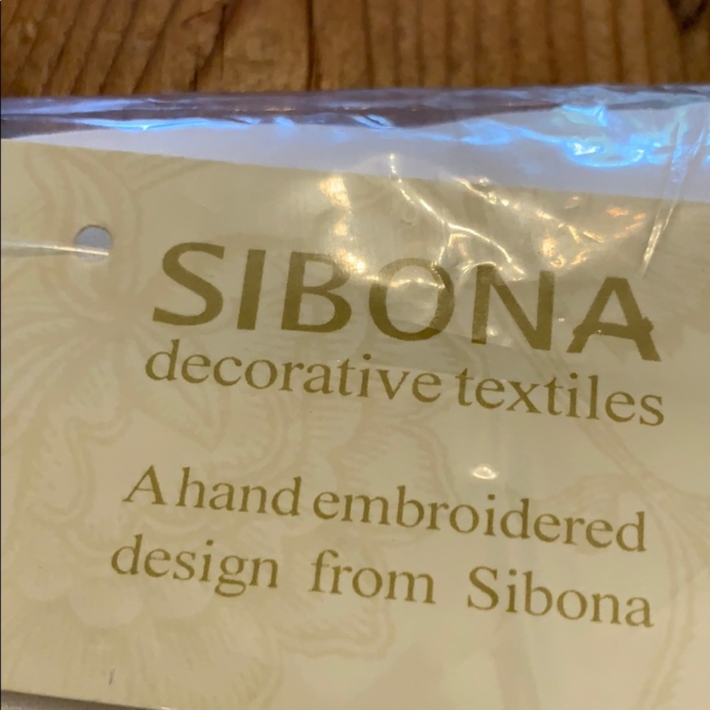 Sibona hand embroidered dinner napkins - Picture 2 of 4